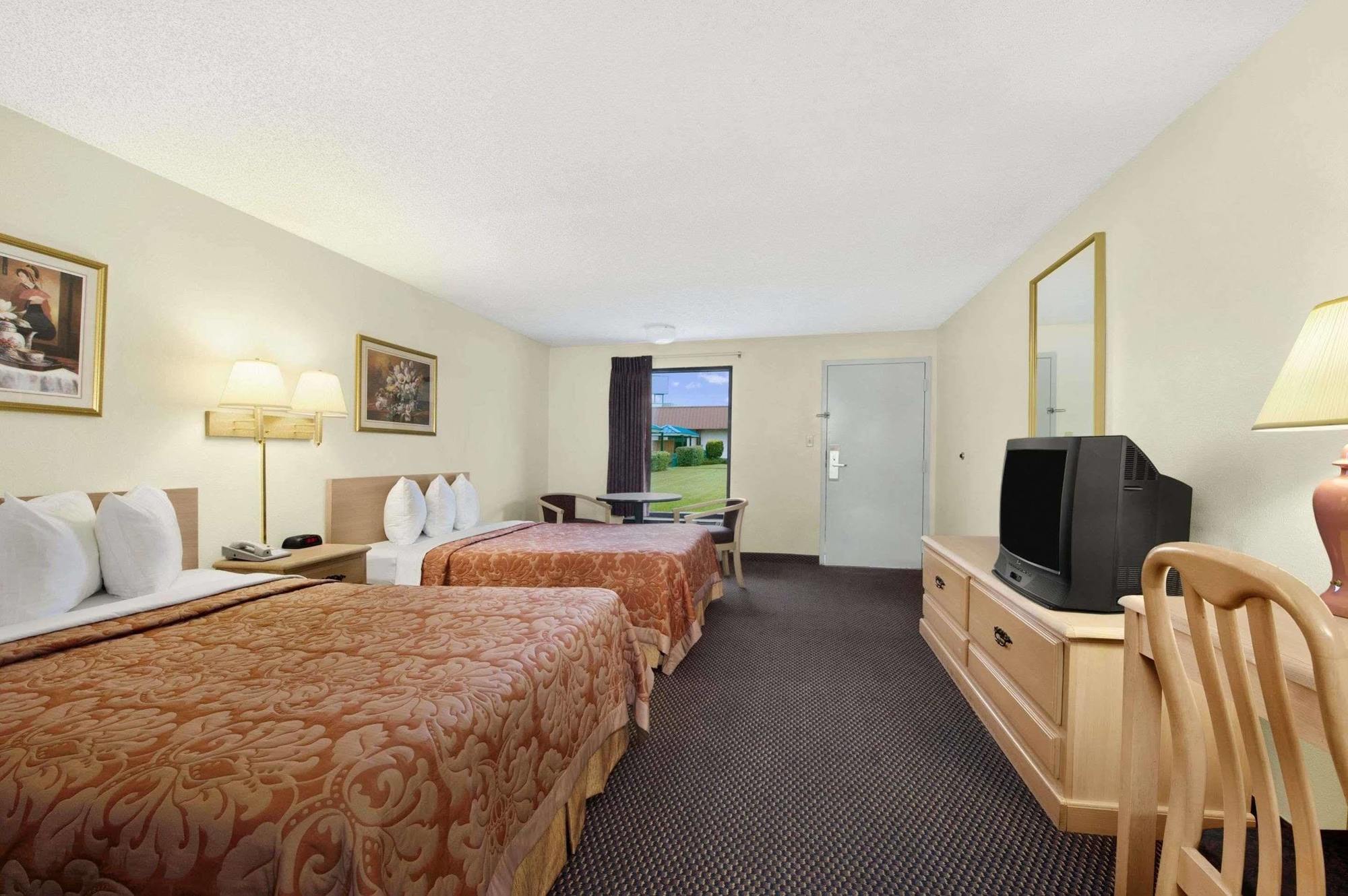 Howard Johnson By Wyndham Valdosta Extérieur photo