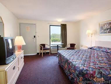 Howard Johnson By Wyndham Valdosta Extérieur photo