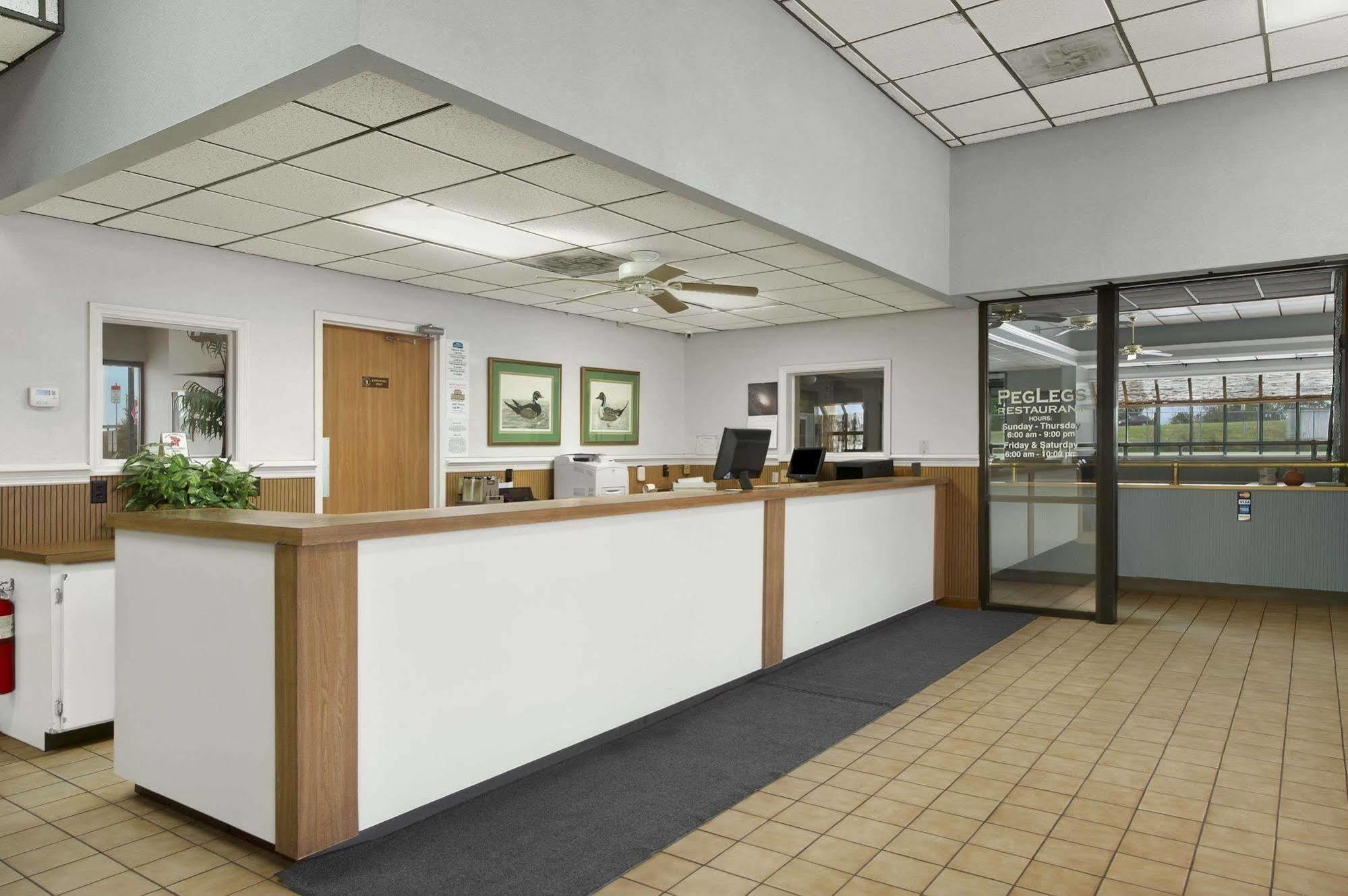 Howard Johnson By Wyndham Valdosta Extérieur photo