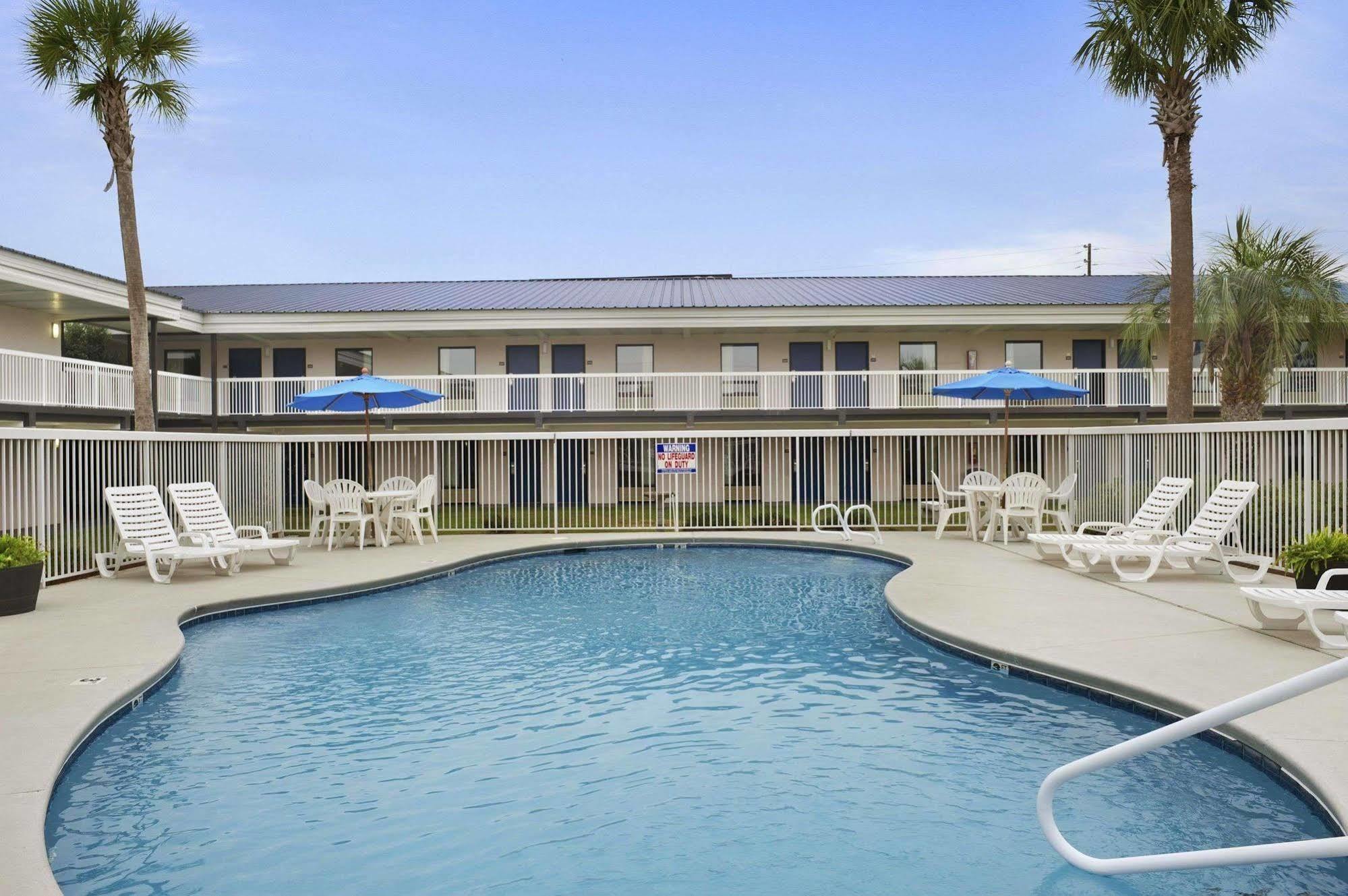 Howard Johnson By Wyndham Valdosta Extérieur photo